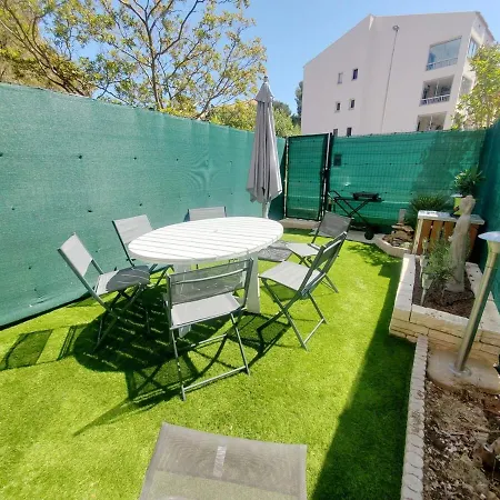 Superbe 2 Refait A Neuf Avec Terrasse A Pin Rolland - A Deux Pas Des Plages *