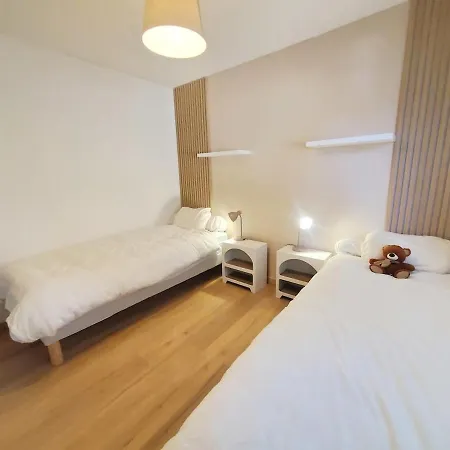 Superbe 2 Refait A Neuf Avec Terrasse A Pin Rolland - A Deux Pas Des Plages Apartman *